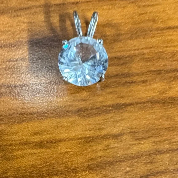 Sterling Silver 925 (92.5% pure Silver) with a White Sapphire gemstone center - Picture 1 of 5